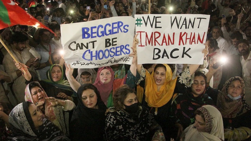 C:\Users\tian_\Pictures\Site Pictures\Thousands-protest-in-Pakistan-after-Imran-Khans-no-confidence-motion.jpg