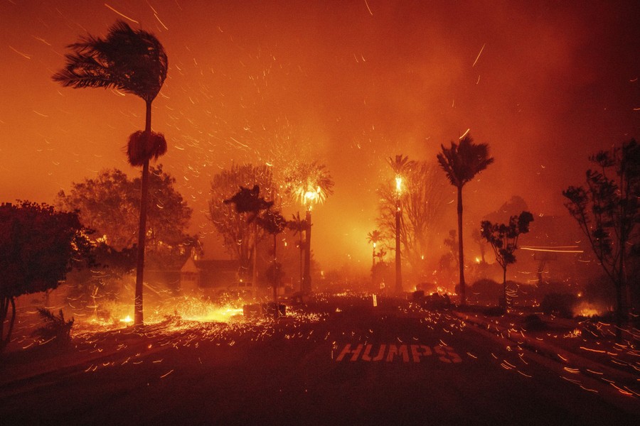 Photos: The Palisades Fire Scorches Parts of Los Angeles - The Atlantic