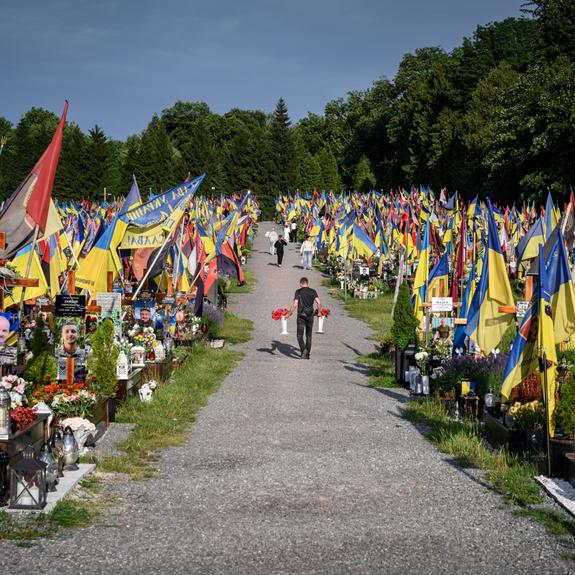 Across Ukraine, new military cemeteries are planned